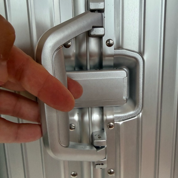 RIMOWA Silver Aluminum Suitcase Large Check-in - Picture 11 of 15